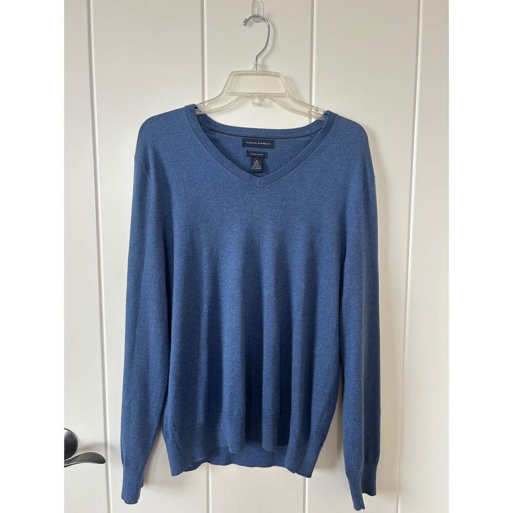 Banana Republic Men's Luxury Blend V Neck Blue Lightweight Sweater Size M